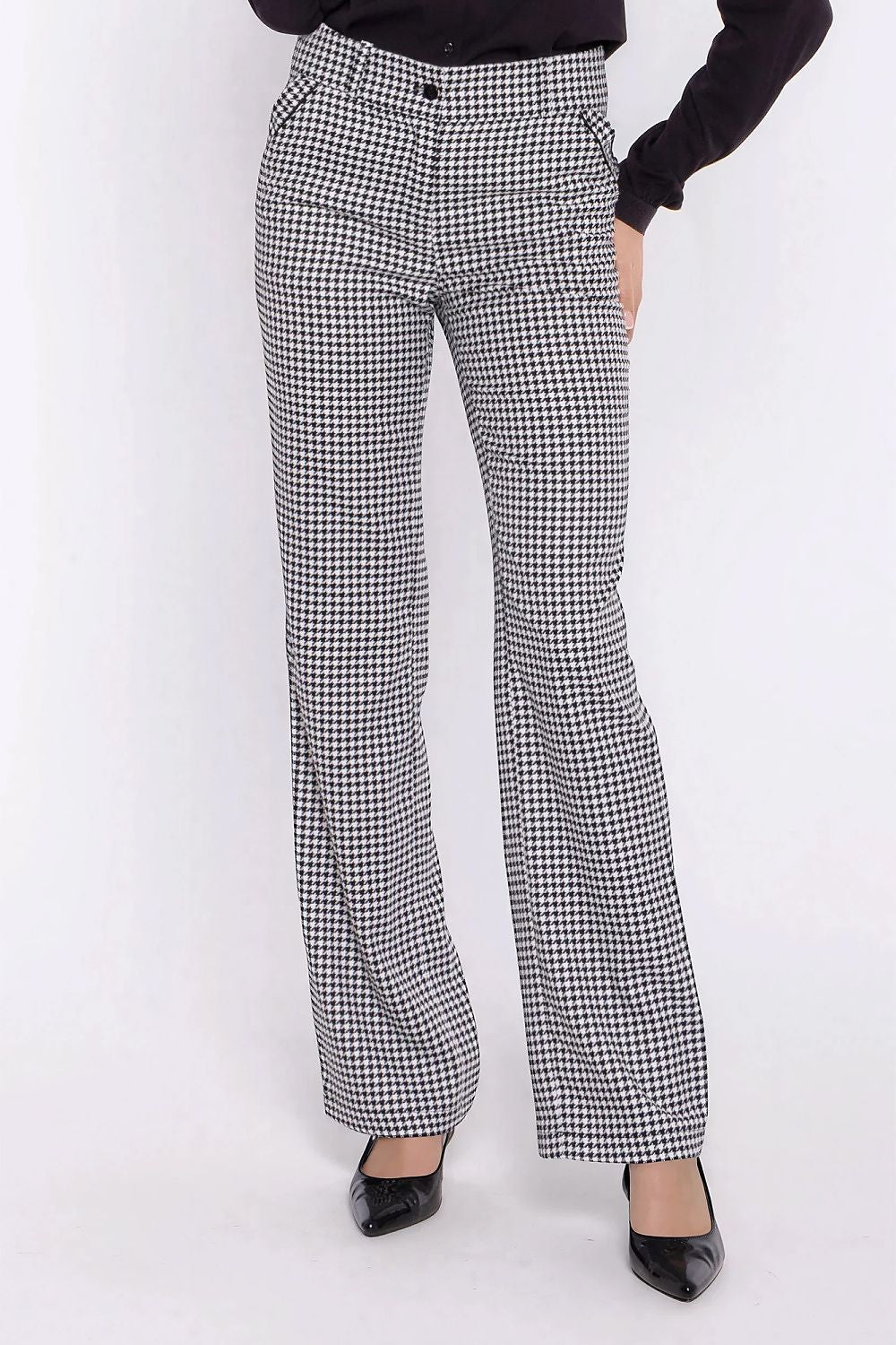  Women trousers model 231674 Nife 